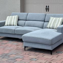 GRAY SECTIONAL COUCH IN GREAT CONDITION - CITY FURNITURE - DELIVERY AVAILABLE 🚚