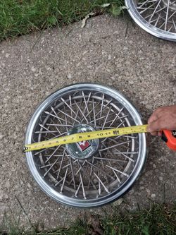1980s gm Oldsmobile wire hubcaps