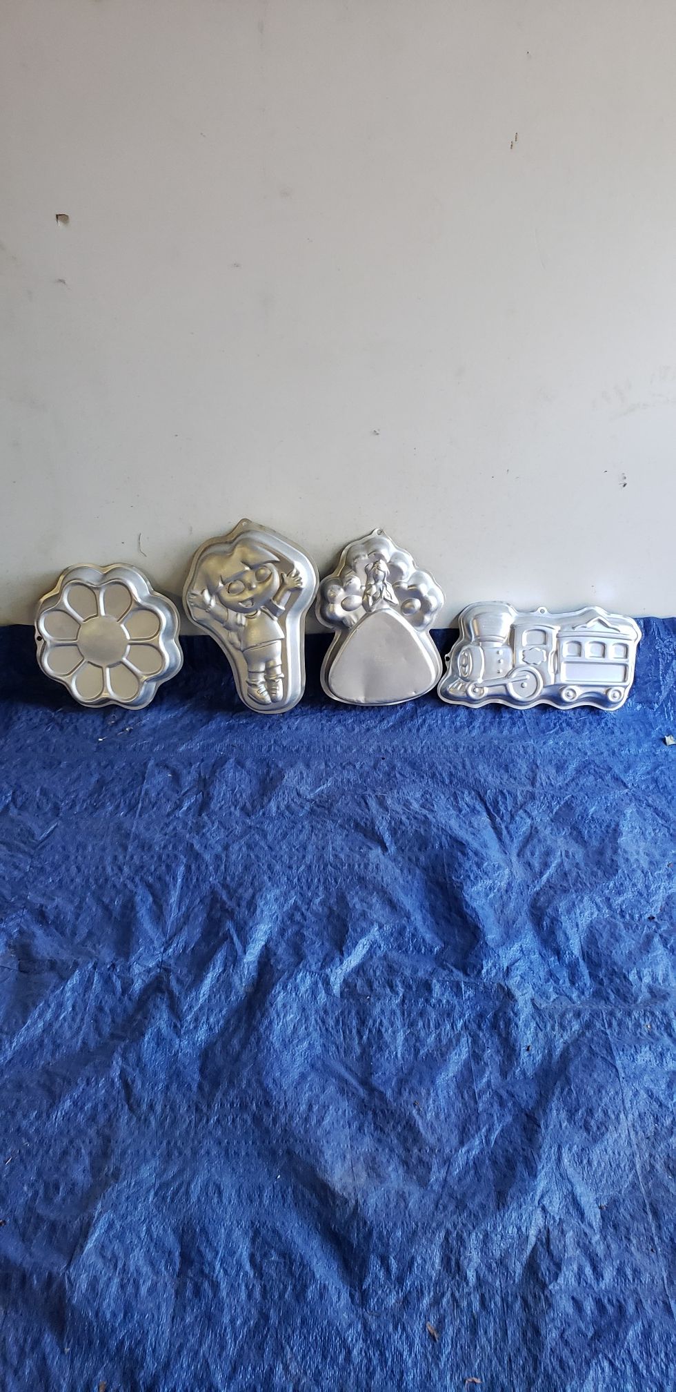 Cake pans
