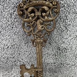 Vintage Mid Century Dart Hollywood Regency Hanging Lion Crown Key 18"