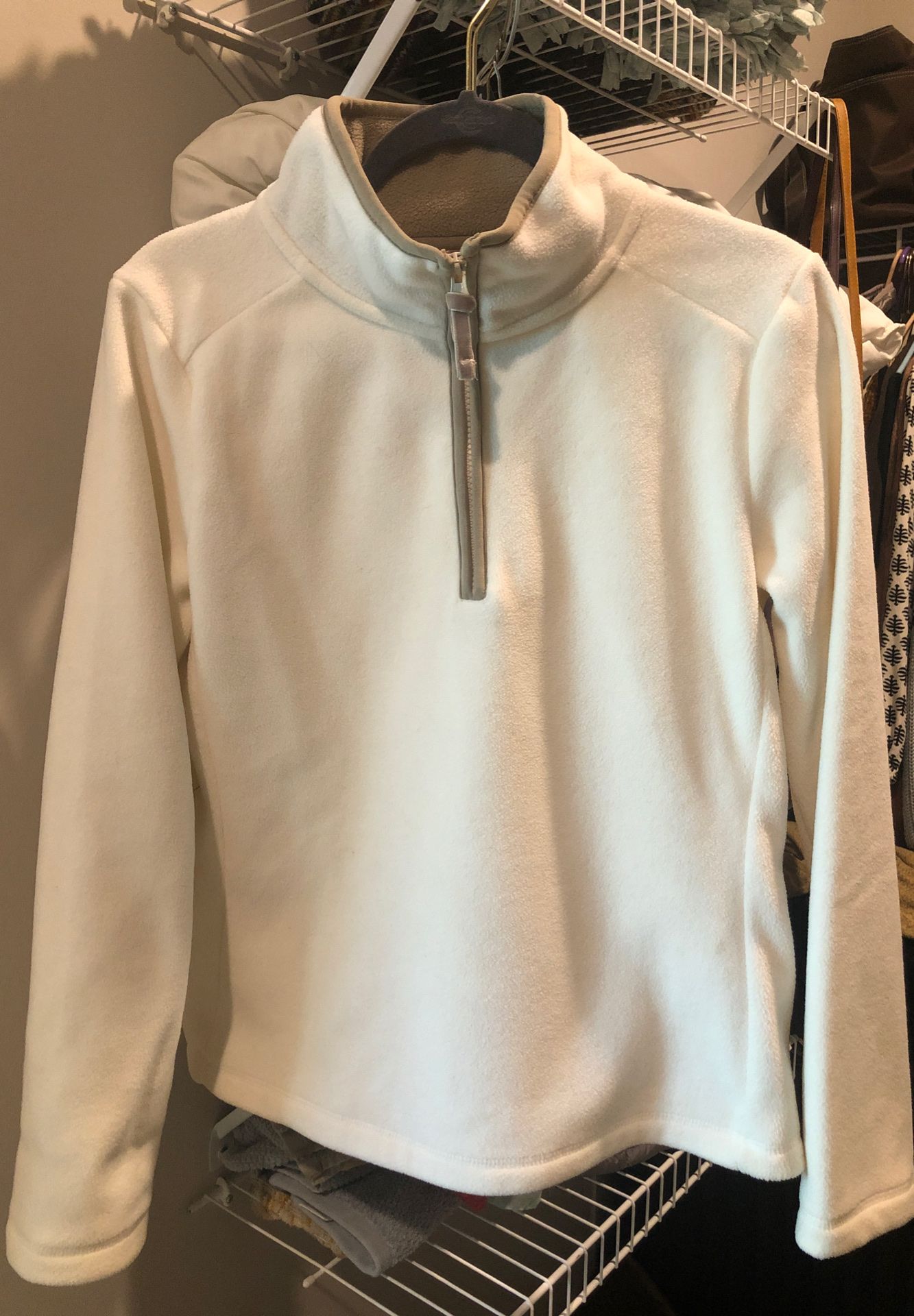 Old Navy sweatshirt size Medium.