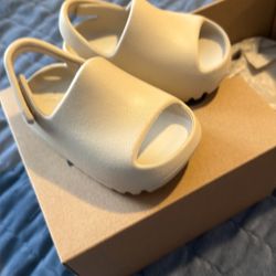 Yeezy Slide For Toddler Size 6c