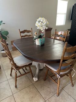 Solid Wood Extendable Farmhouse Dining Set – Round to Oval Table & 4 Chairs