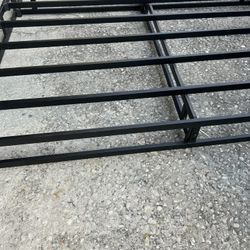 Black metal full-size platform, bedframe