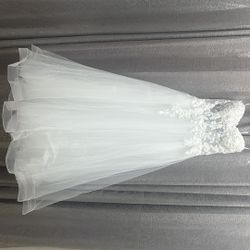 New, Never Worn, Not Altered Wedding dress Size 14 