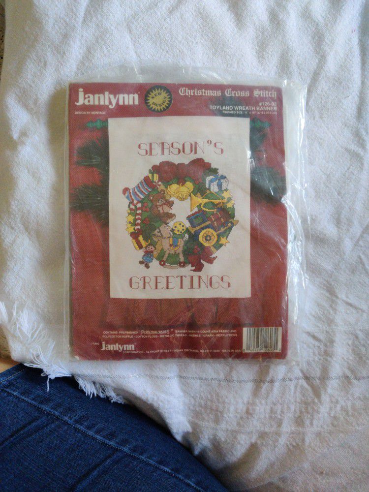 Janlynn Toyland Wreath Banner Cross Stitch Kit -- Vintage 