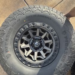 Fuel 17x9 wheel on Pegasus 35x12.5 All Terrain Tires