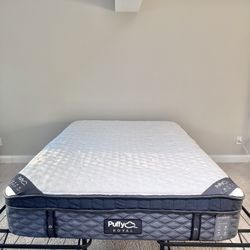 Puffy Royal Hybrid Mattress, Queen, Like New, Excellent Condition