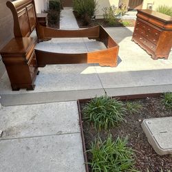 Look !!! King Frame, Two Nightstands and Dresser 