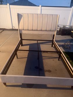 Cama / Full size Upholstered Bed Frame with Headboard