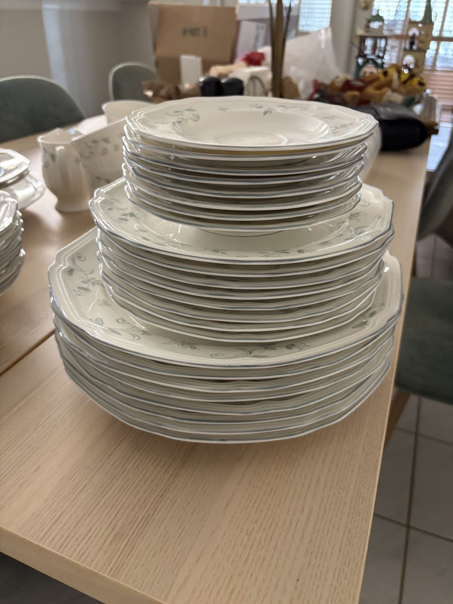 Mikasa 45 Piece Dinnerware Set Service for 8