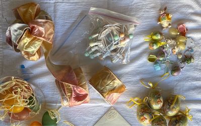 mixed lot of vintage easter/spring holiday decor