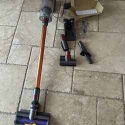 Dyson V10 Cordless Vacuum 