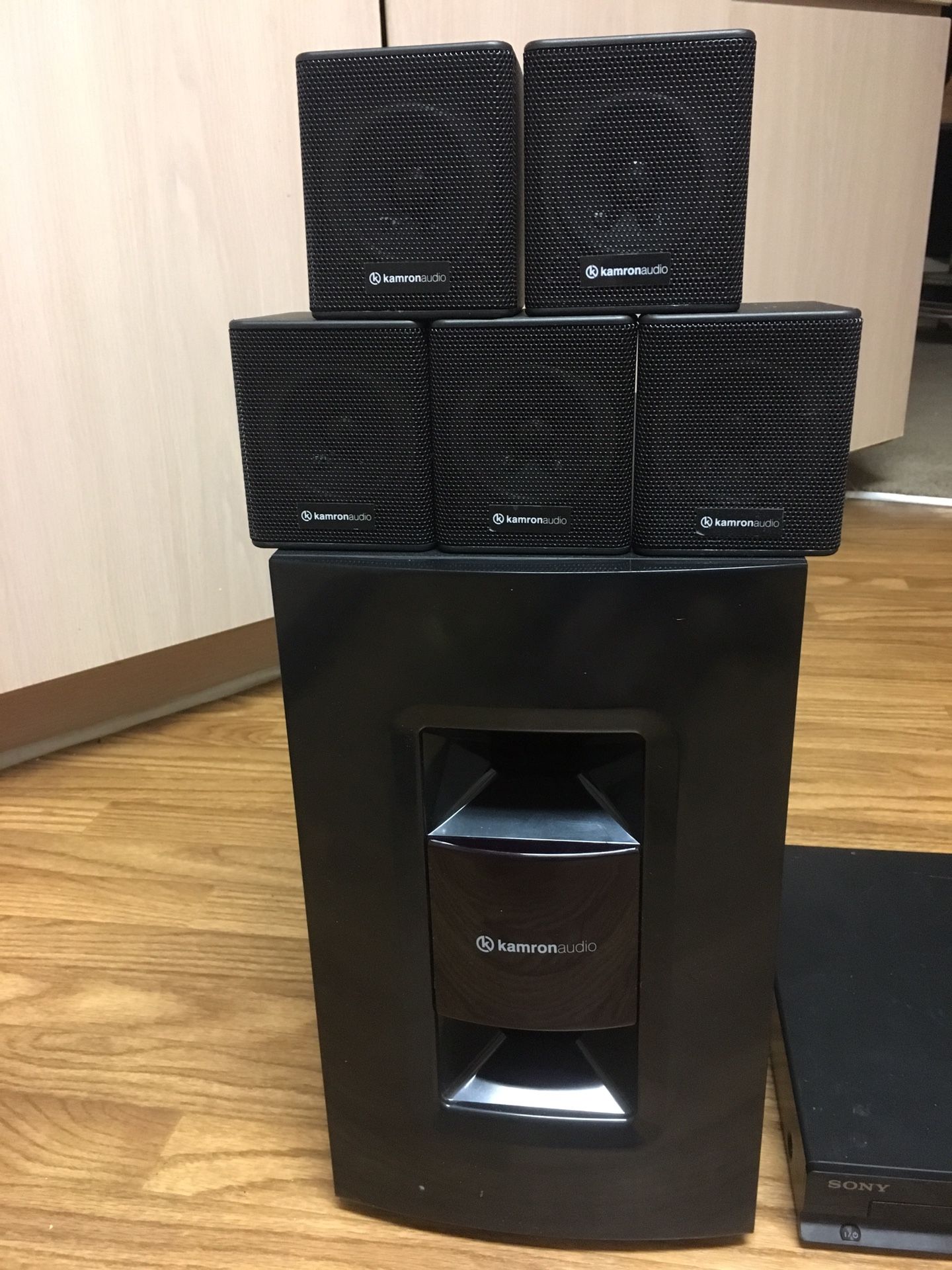 Orion R400 LED/4K/HDMI/3D Projector W/ Sony DVD Player and Kamron Audio