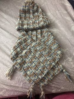Hat & Scarf for boy or girl 6 years to 12 years .