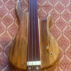 Wishbass Fretless shortscale bass