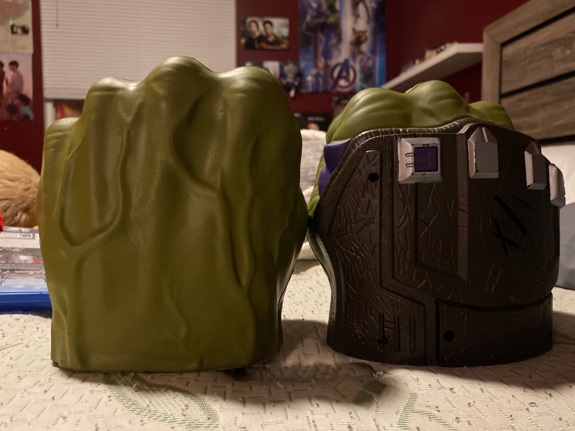 Marvel Thor ragnarok hulk fists with working sounds