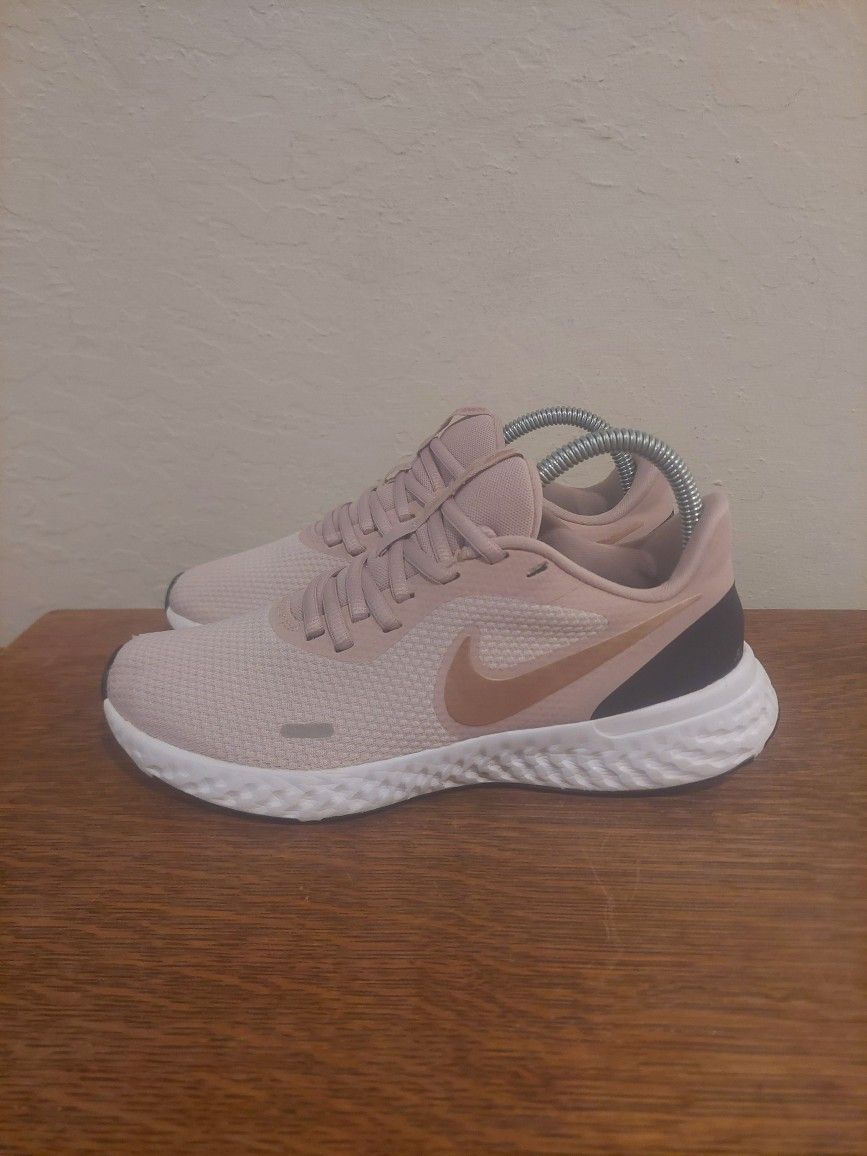 Nike Revolution 5 Athletic Running Shoes
Women's Size 7.5