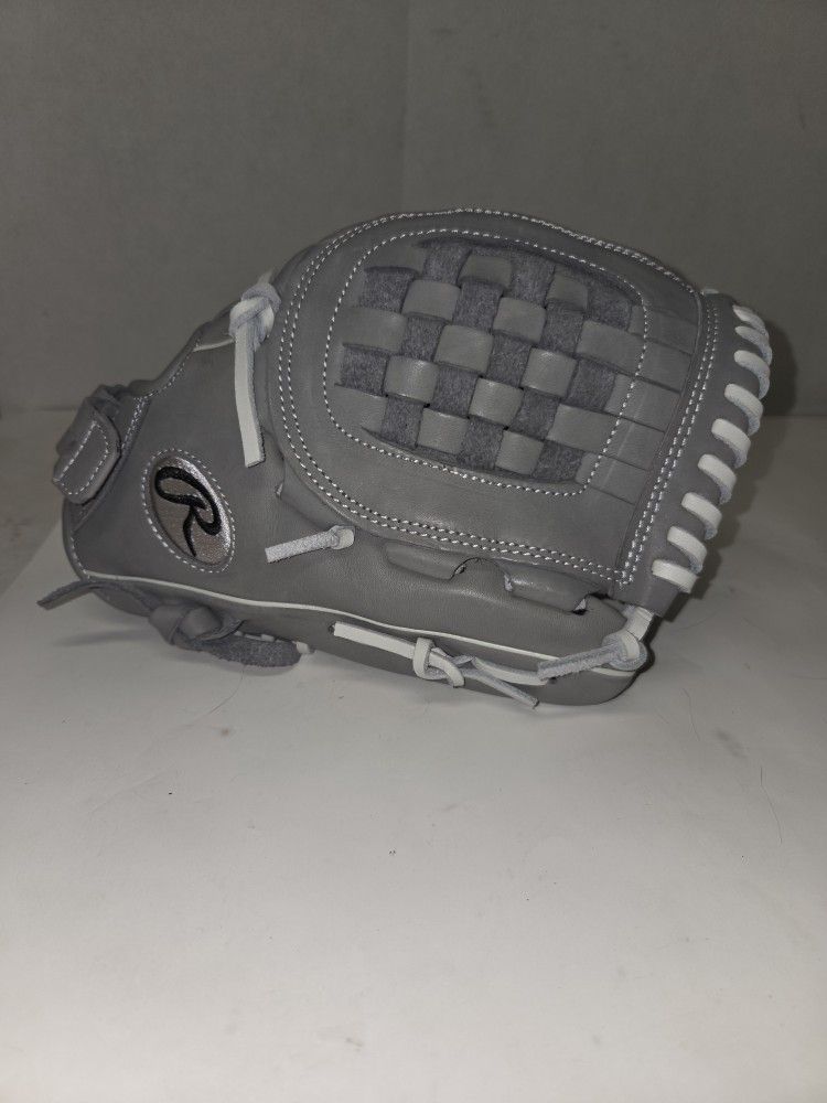 Rawlings  gg elite  fast pitch softball glove 
new  with tag
size 12  
Mdoel ggefp120bg
110 or best offer
All reasonable offers are accepted Thank you