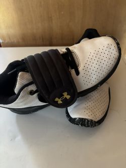 Under Armer Basketball Shoe 