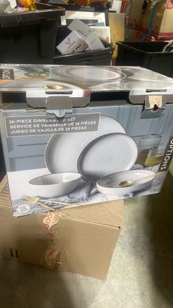 Dinnerware set