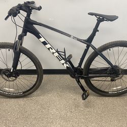 Trek Marlin 5 XXL Mountain Bike Helmet Included