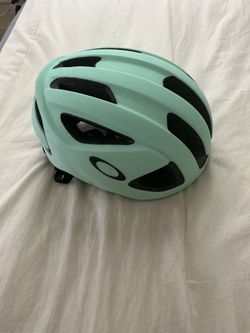 Oakley AR03 MIPS Bike Helmet **Like New**