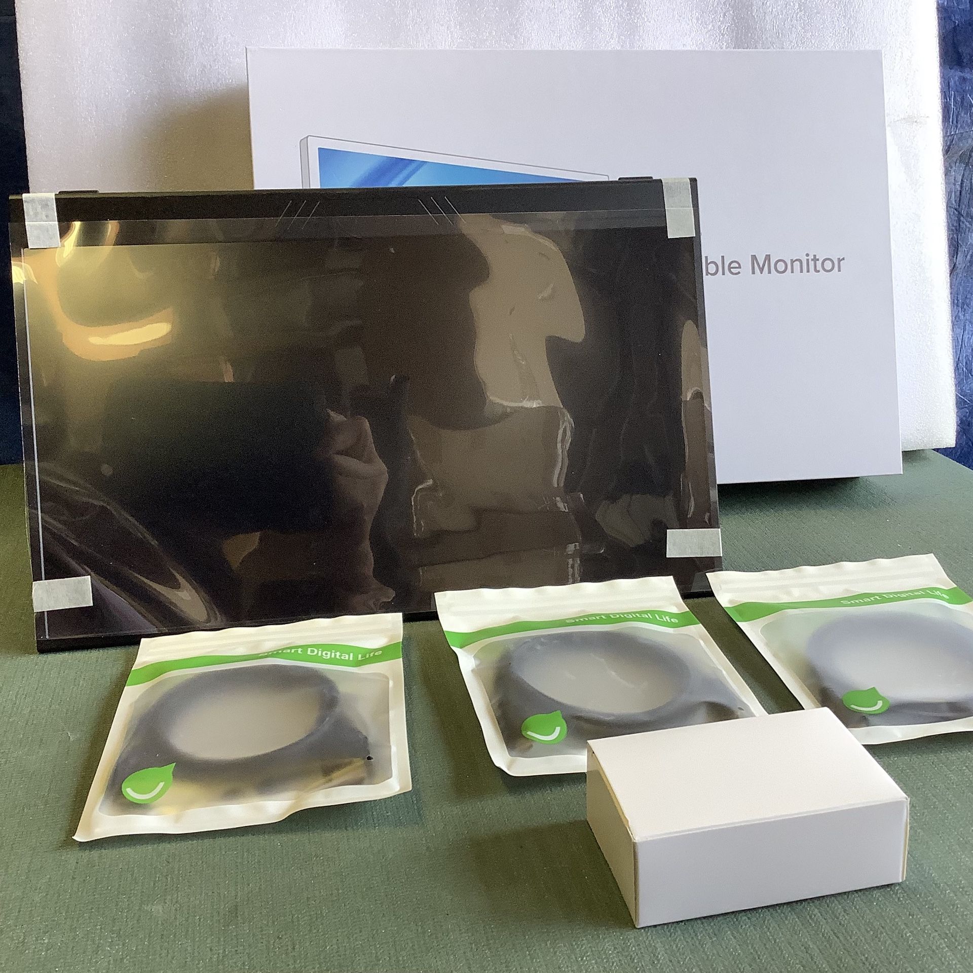 UPERFECT 4K UHD Portable Monitor 15.6, 600 Nits Brightness 3840 X 2160