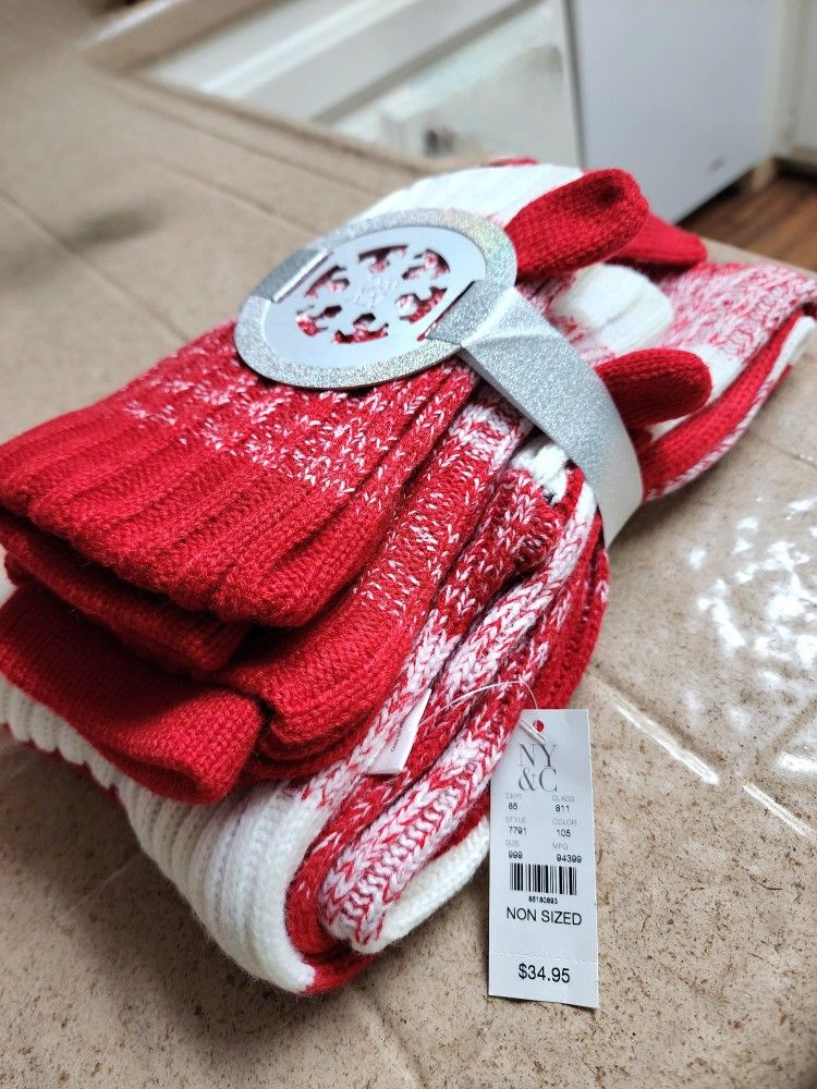 Hat, Gloves, Scarf Set