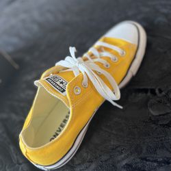 Yellow converse 