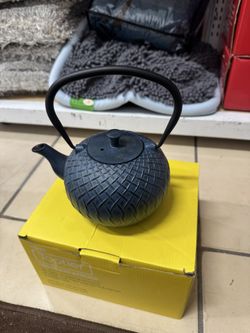 Tea Kettle, Toptier Japanese Cast Iron