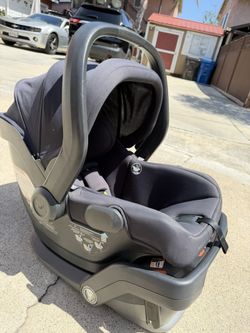 Uppababy Car Seat with Base