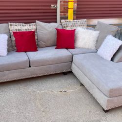 Sectional Grey Precio Firme No Incluye Pillow Red 