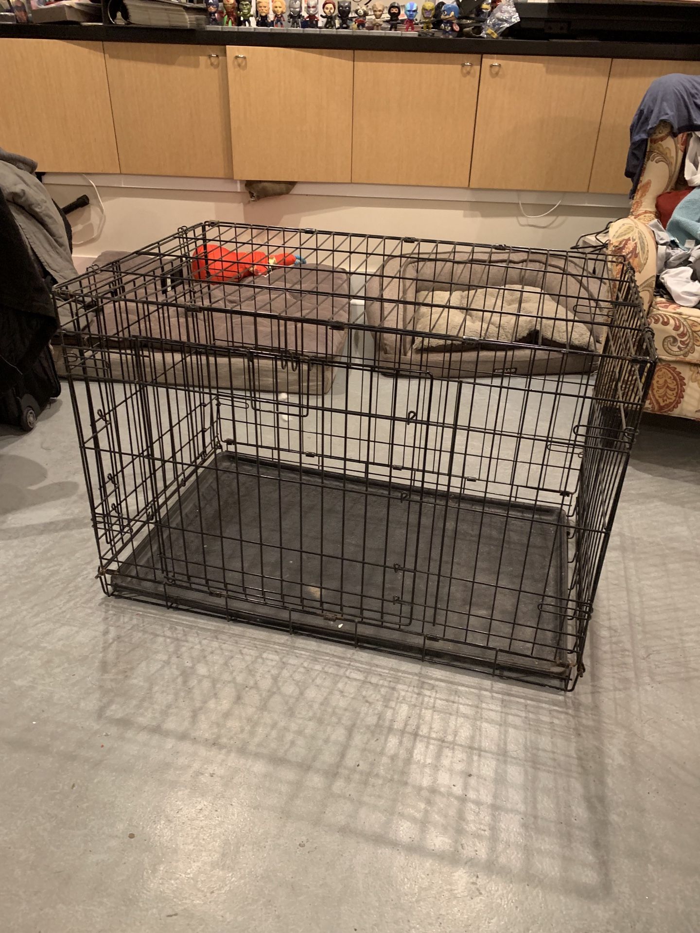 Medium / large dog crate with divider