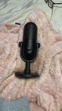 Razer seiren v3 chroma desktop microphone