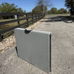 6’ folding table