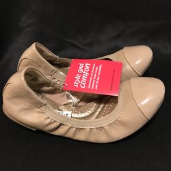 Women’s Nude Flats New with Tags