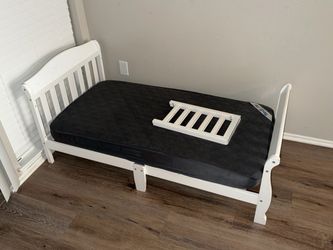 Toddler bed with mattress