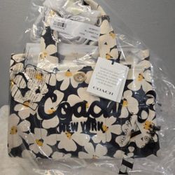 Coach Daisy Cargo Tote 26