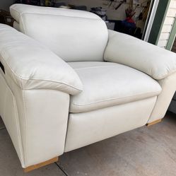 Divani Casa Gregory-Modern Off-White Leather Recliner Chair((free delivery))🚚 