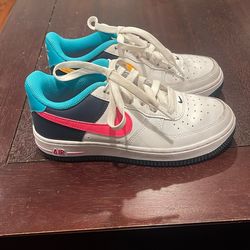 Nike Tennis Shoes