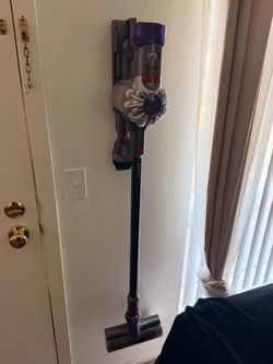 Dyson V8 Vacuum