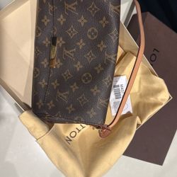Louis Vuitton Crossbody