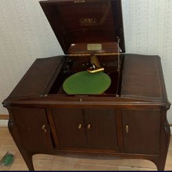 Working Antique Wurlitzer Victrola + Original Records