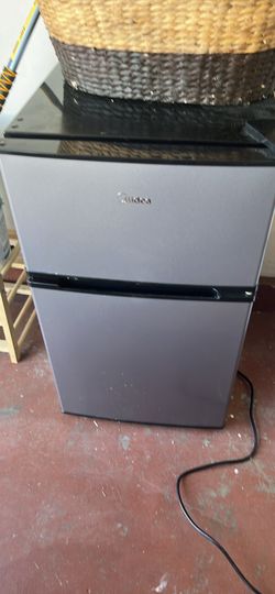Mini fridge