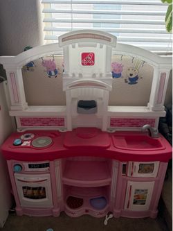 Children’s play kitchen