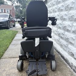 Quantum Q6 Edge Power Wheelchair