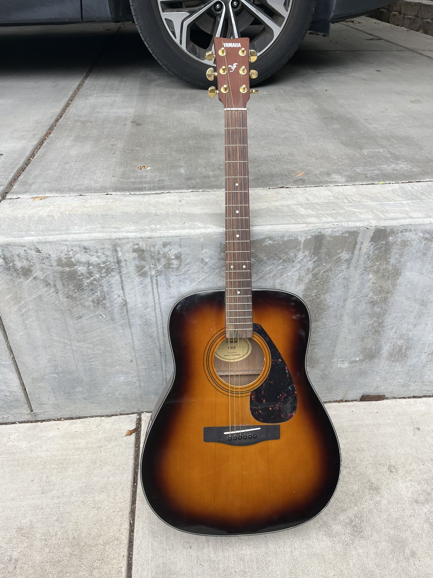 Yamaha F553 Acoustic Guitar