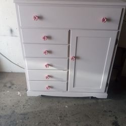 DRESSER. 