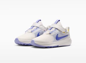 NWT Nike girls Star Runner 5 SE size 2.5Y